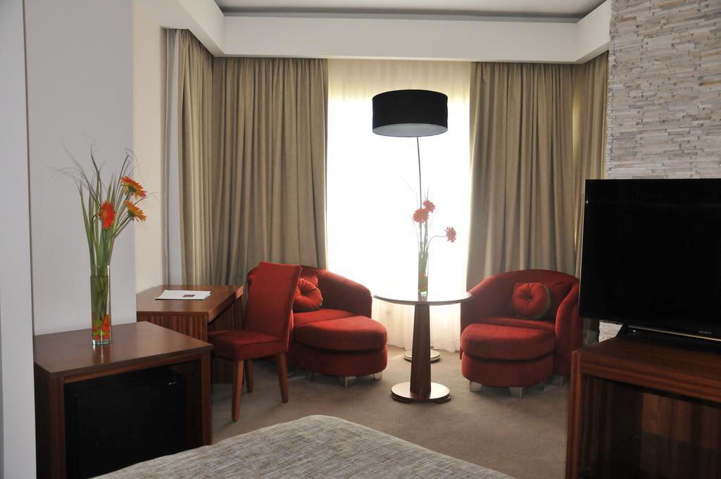 Antu Malal Hotel Пласа-Уинкуль Экстерьер фото