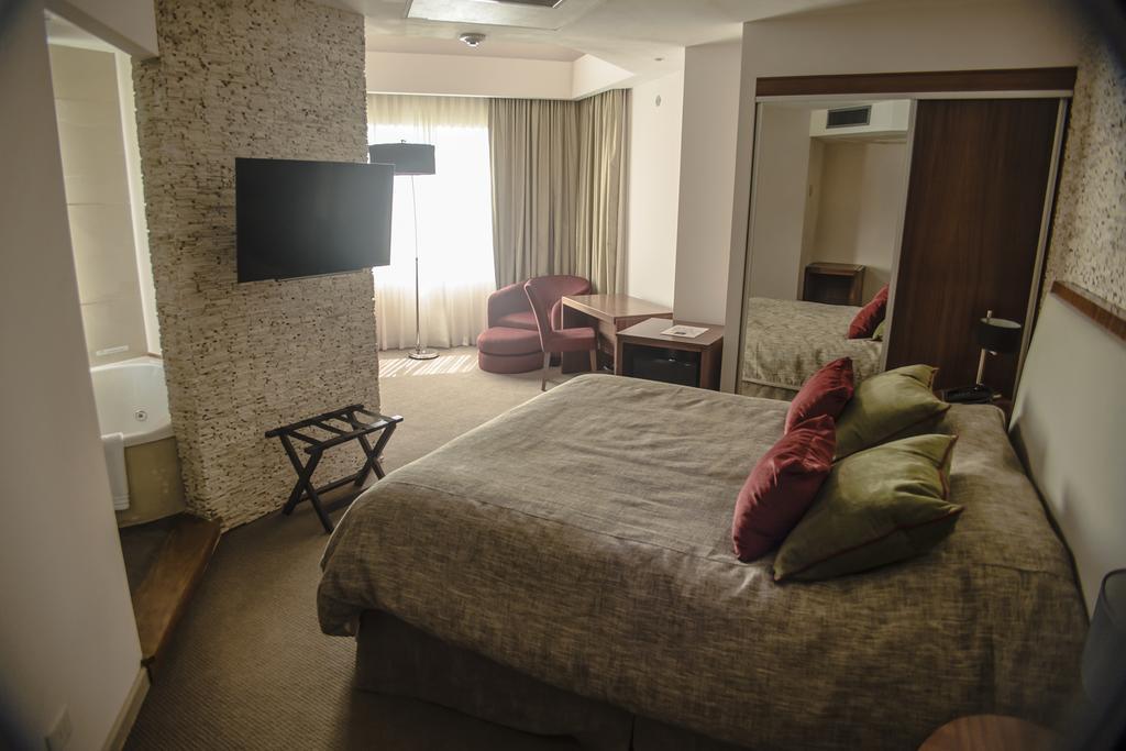 Antu Malal Hotel Пласа-Уинкуль Экстерьер фото